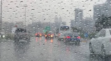 إنذار جوي: سحب رعدية تجلب أمطارًا إلى الداخل مع مخاطر برق ورياح نشطة